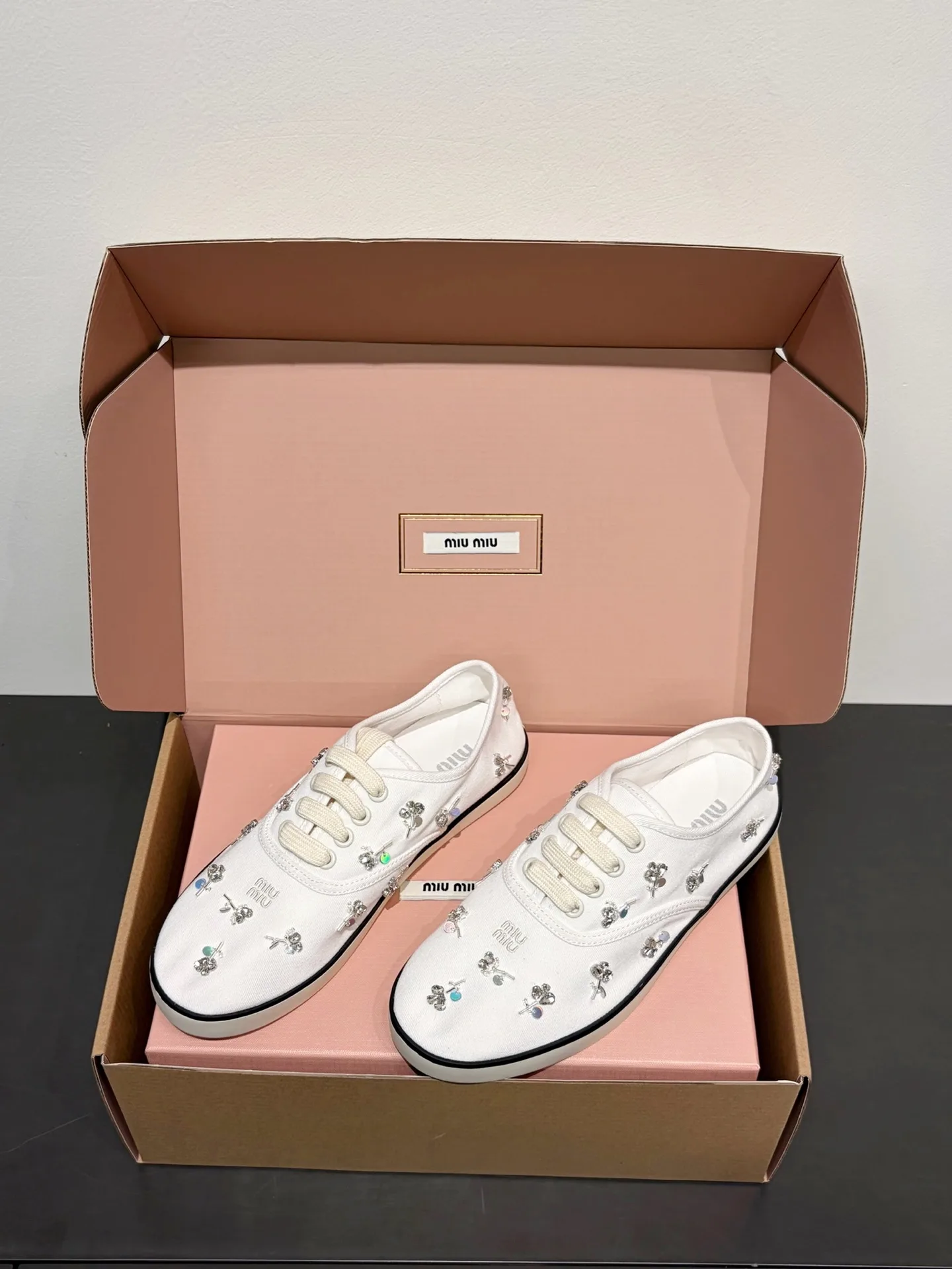 미우미우 Crystal Embellished Low Top Canvas  스니커즈