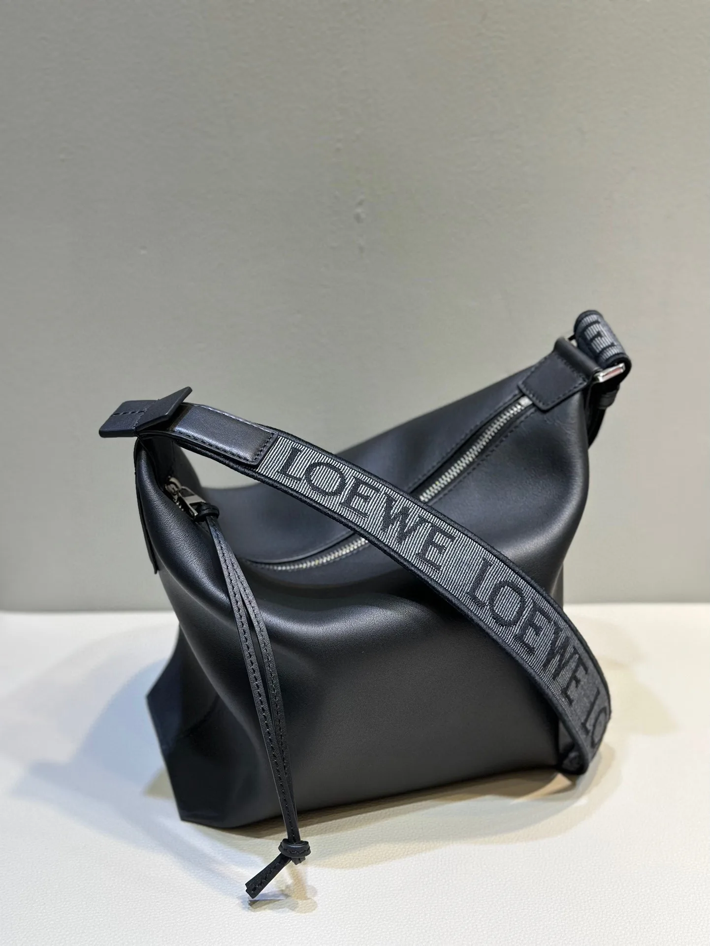 로에베 Cubi 숄더 백  29.5*10.5*22cm